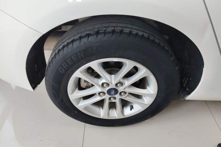 Used Ford Escort 2019 Revised 1.5L Automatic ZhiXiang Version (Tire Pressure Monitoring) China VI Standard Right Rear Wheel Hub