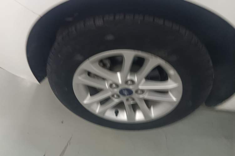 Used Ford Escort 2019 Revised 1.5L Automatic ZhiXiang Version China VI Standard Right Rear Wheel Hub