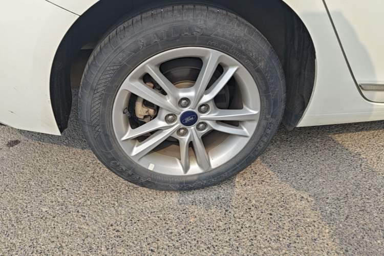 Used Ford Escort 2019 Revised Version 1.5L Automatic Enjoyment Type China VI Standard Right Rear Wheel Hub