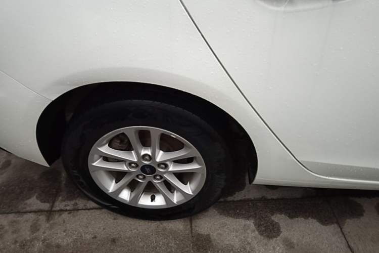 Used Ford Escort 2019 Revised 1.5L Automatic ZhiXiang Version (Tire Pressure Monitoring) China VI Standard Right Rear Wheel Hub