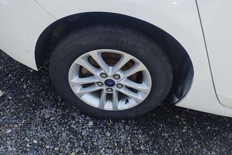 Used Ford Escort 2019 Revised 1.5L Automatic ZhiXiang Version (Tire Pressure Monitoring) China VI Standard Right Rear Wheel Hub