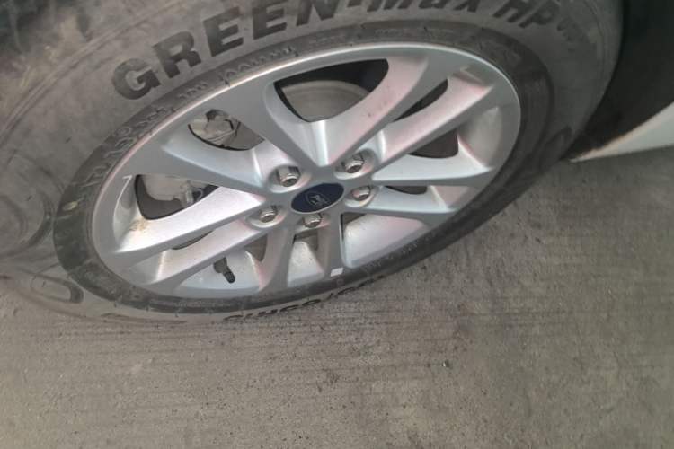 Used Ford Escort 2019 Revised 1.5L Automatic ZhiXiang Version (Tire Pressure Monitoring) China VI Standard Right Rear Wheel Hub
