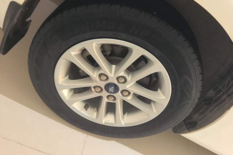 Used Ford Escort 2019 Revised 1.5L Automatic ZhiXiang Version (Tire Pressure Monitoring) China VI Standard Right Rear Wheel Hub