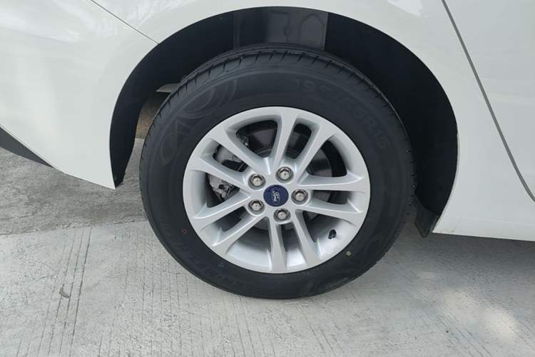 Used Ford Escort 2019 Revised 1.5L Automatic ZhiXiang Version (Tire Pressure Monitoring) China VI Standard Right Rear Wheel Hub