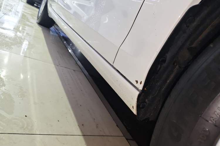 Used Ford Escort 2019 Revised 1.5L Automatic ZhiXiang Version (Tire Pressure Monitoring) China VI Standard Right Side Sill