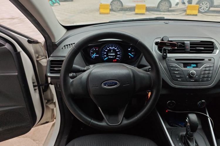 Used Ford Escort 2019 Revised 1.5L Automatic ZhiXiang Version (Tire Pressure Monitoring) China VI Standard Steering Wheel