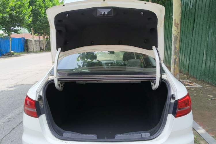 Used Ford Escort 2019 Revised 1.5L Automatic ZhiXiang Version (Tire Pressure Monitoring) China VI Standard Trunk