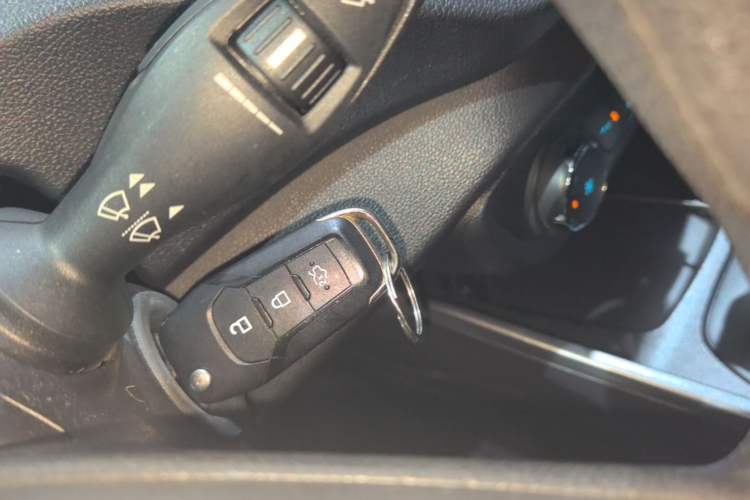 Used Ford Escort 2019 Revised 1.5L Automatic ZhiXiang Version (Tire Pressure Monitoring) China VI Standard Vehicle Key