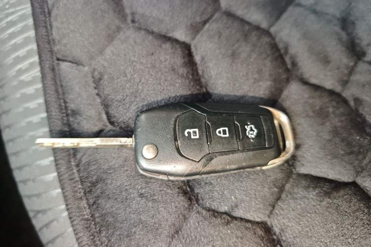 Used Ford Escort 2019 Revised Version 1.5L Manual "Quality Enjoyment" Trim (Tire Pressure Monitoring) China VI Standard Vehicle Key