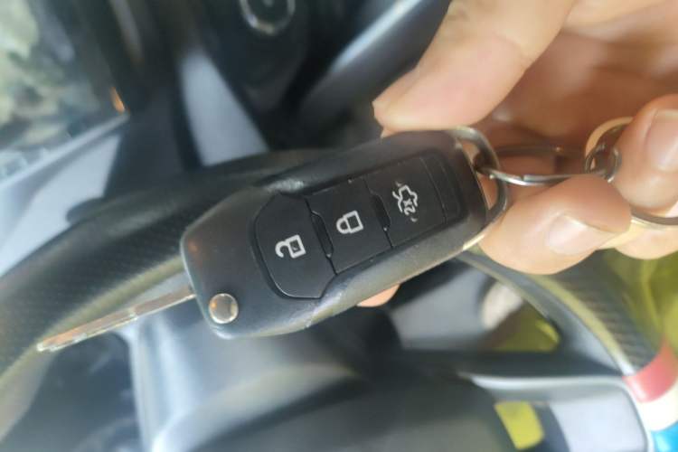 Used Ford Escort 2019 Revised 1.5L Automatic ZhiXiang Version (Tire Pressure Monitoring) China VI Standard Vehicle Key