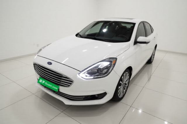 Ojetý Ford Escort 2019 EcoBoost 125 Automatic Luxury Edition