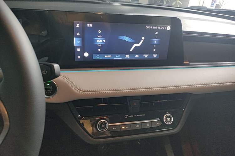Used Ford Escort 2021 1.5L Automatic Diamond Edition Audio And AC Panel
