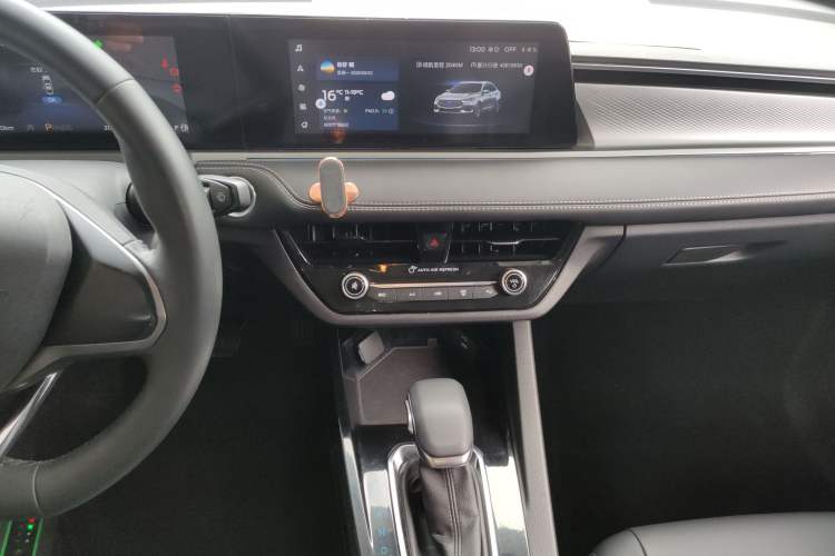 Used Ford Escort 2021 1.5L Automatic Diamond Edition Audio And AC Panel