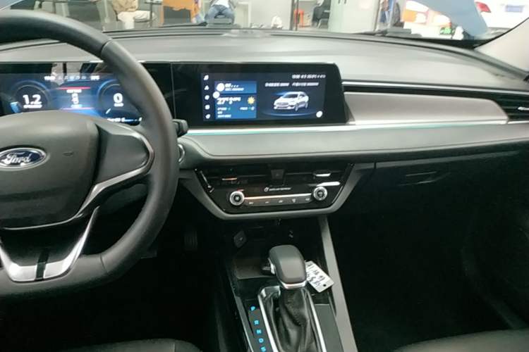 Used Ford Escort 2021 1.5L Automatic Diamond Edition Audio And AC Panel