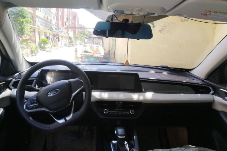 Used Ford Escort 2021 1.5L Automatic Diamond Edition Center Console