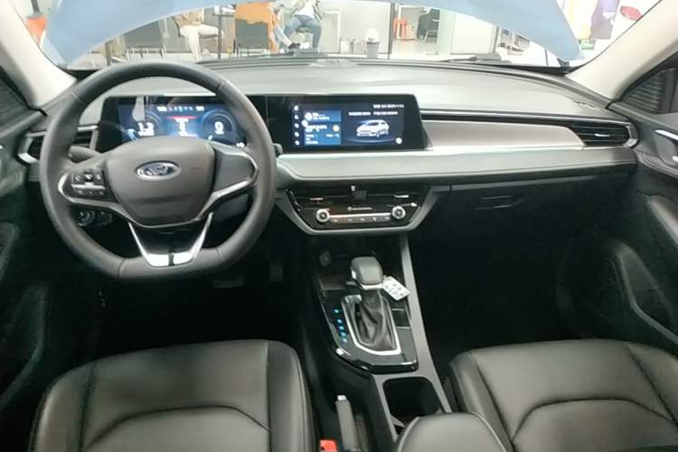 Used Ford Escort 2021 1.5L Automatic Diamond Edition Center Console