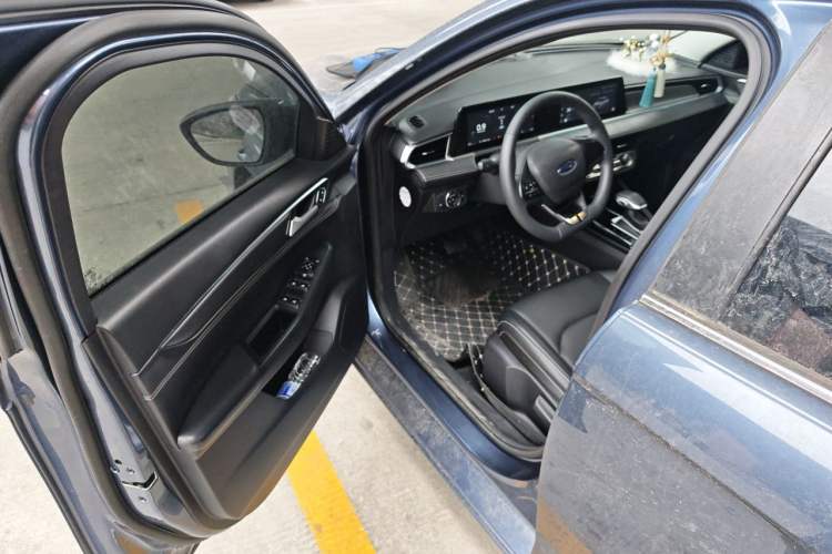 Used Ford Escort 2021 1.5L Automatic Platinum Edition Driver Seat
