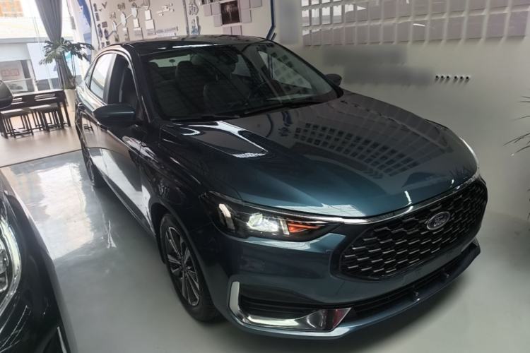 Used Ford Escort 2021 1.5L Automatic Diamond Edition Front Right 45 Deg