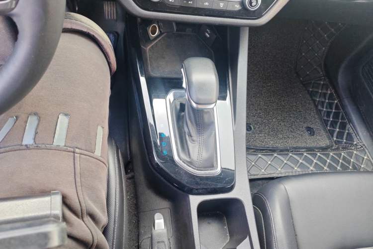 Used Ford Escort 2021 1.5L Automatic Diamond Edition Gear Lever
