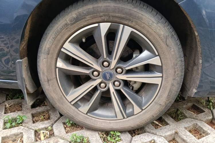 Used Ford Escort 2021 1.5L Automatic Diamond Edition Right Front Wheel Hub