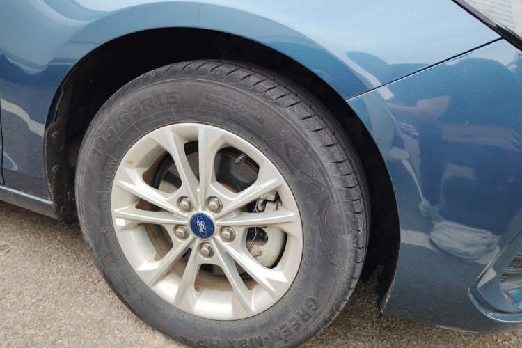 Used Ford Escort 2021 1.5L Automatic Gold Edition Right Front Wheel Hub