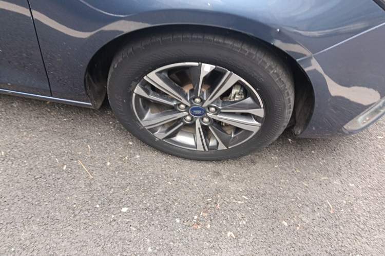 Used Ford Escort 2021 1.5L Automatic Diamond Edition Right Front Wheel Hub