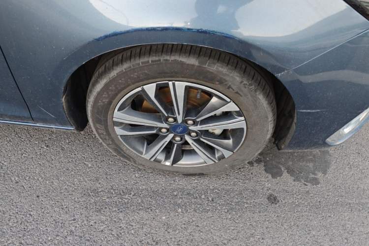 Used Ford Escort 2021 1.5L Automatic Diamond Edition Right Front Wheel Hub