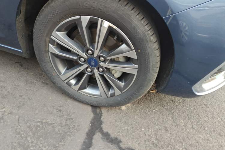 Used Ford Escort 2021 1.5L Automatic Diamond Edition Right Front Wheel Hub