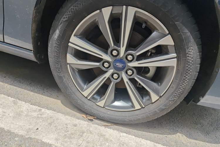 Used Ford Escort 2021 1.5L Automatic Diamond Edition Right Front Wheel Hub