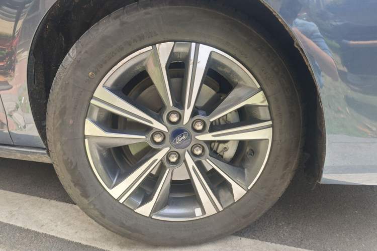 Used Ford Escort 2021 1.5L Automatic Platinum Edition Right Front Wheel Hub