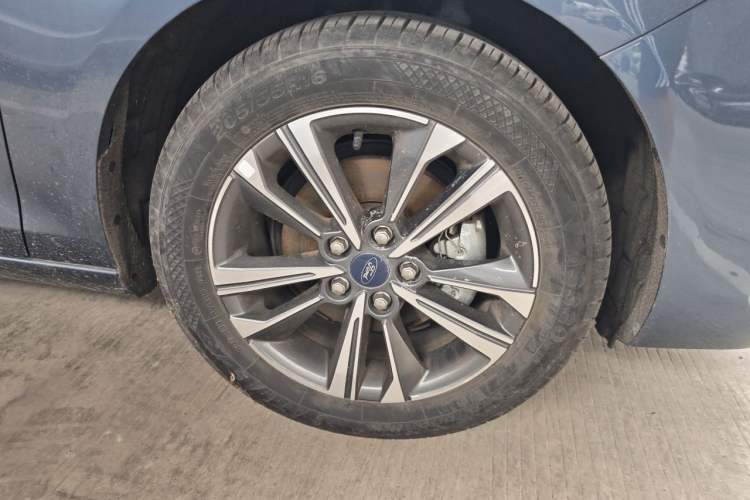 Used Ford Escort 2021 1.5L Automatic Platinum Edition Right Front Wheel Hub