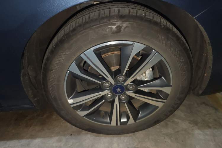 Used Ford Escort 2021 1.5L Automatic Diamond Edition Right Front Wheel Hub