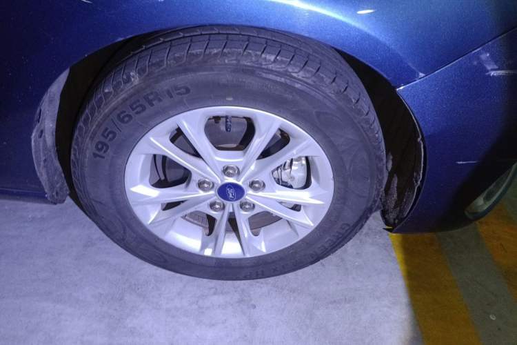 Used Ford Escort 2021 1.5L Automatic Platinum Edition Right Front Wheel Hub