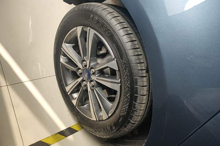 Used Ford Escort 2021 1.5L Automatic Diamond Edition Right Rear Wheel Hub