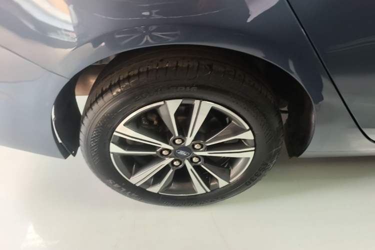 Used Ford Escort 2021 1.5L Automatic Diamond Edition Right Rear Wheel Hub