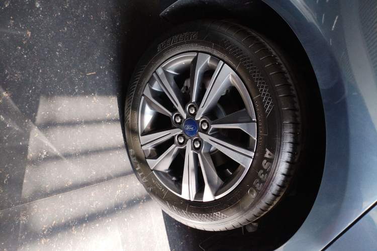 Used Ford Escort 2021 1.5L Automatic Diamond Edition Right Rear Wheel Hub