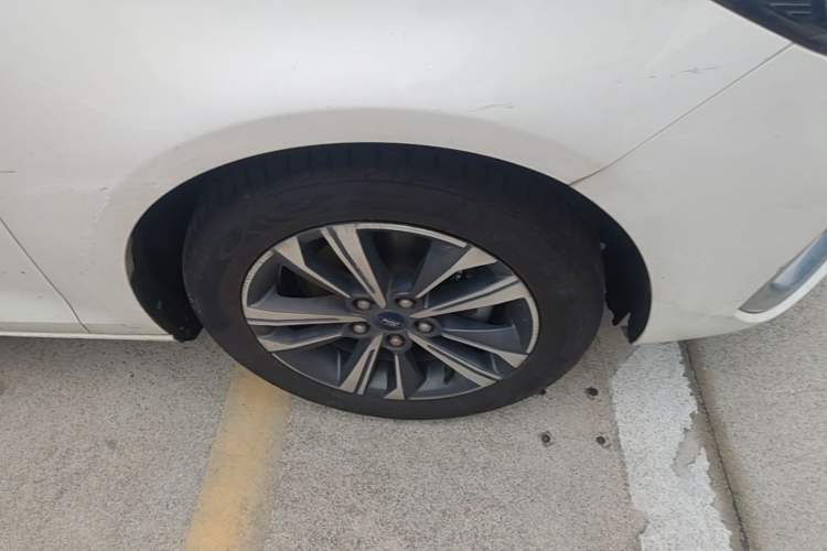 Used Ford Escort 2021 1.5L Automatic Diamond Edition Right Front Wheel Hub