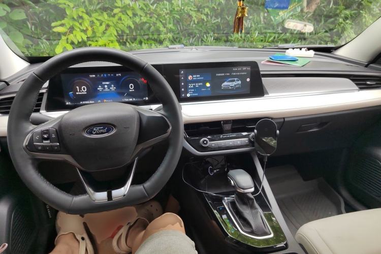 Used Ford Escort 2021 1.5L Automatic Diamond Edition Center Console
