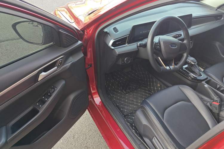 Used Ford Escort 2021 1.5L Automatic Diamond Edition Interior 3