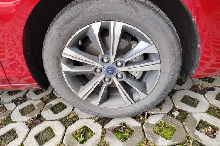 Used Ford Escort 2021 1.5L Automatic Diamond Edition Right Front Wheel Hub