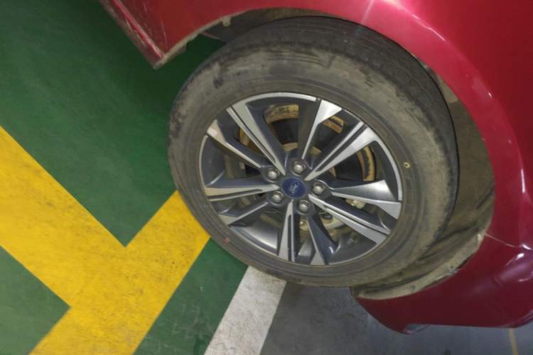 Used Ford Escort 2021 1.5L Automatic Diamond Edition Right Front Wheel Hub