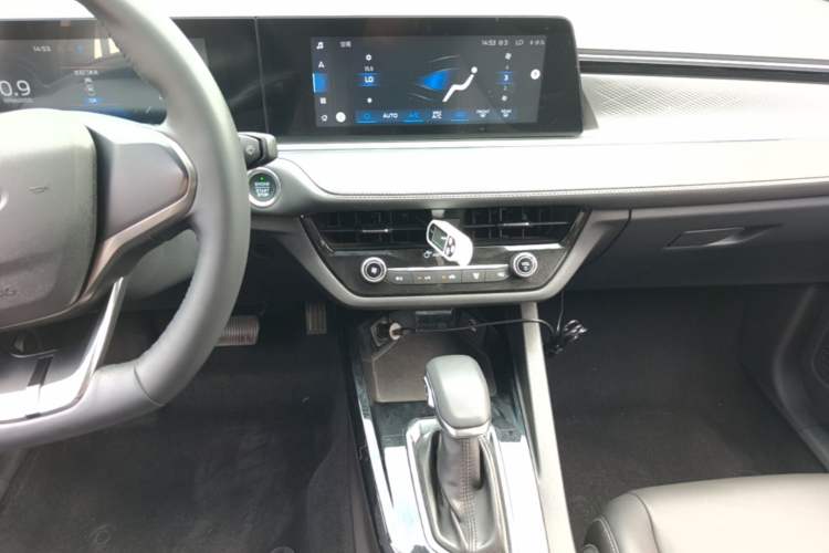 Used Ford Escort 2021 1.5L Automatic Diamond Edition Audio And AC Panel