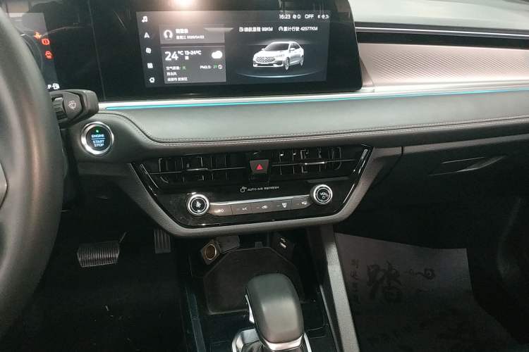 Used Ford Escort 2021 1.5L Automatic Diamond Edition Audio And AC Panel