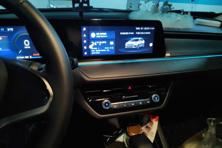 Used Ford Escort 2021 1.5L Automatic Diamond Edition Audio And AC Panel