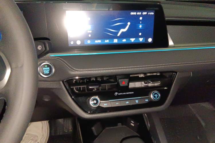 Used Ford Escort 2021 1.5L Automatic Diamond Edition Audio And AC Panel