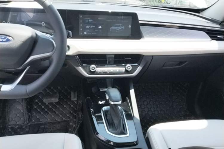 Used Ford Escort 2021 1.5L Automatic Diamond Edition Audio And AC Panel