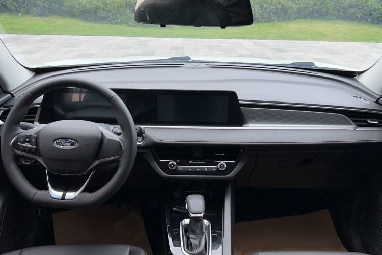 Used Ford Escort 2021 1.5L Automatic Diamond Edition Center Console