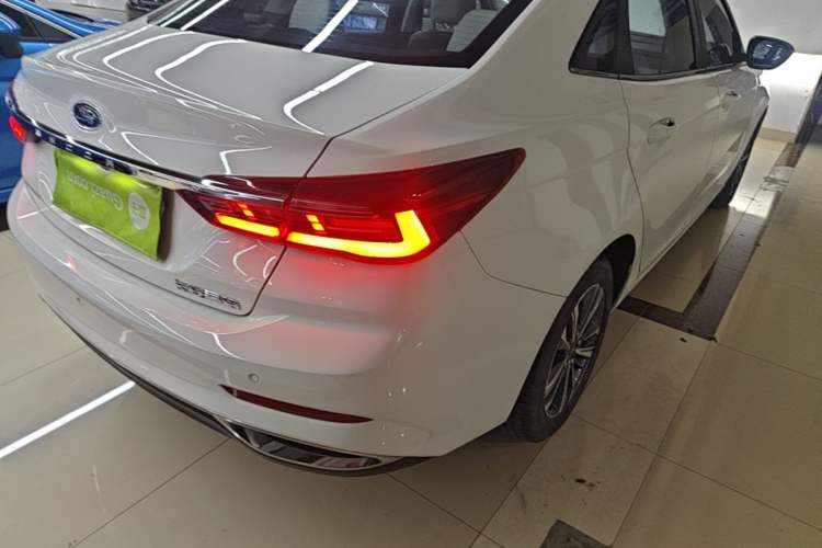 Used Ford Escort 2021 1.5L Automatic Diamond Edition Exterior 3