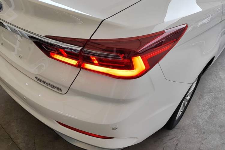 Used Ford Escort 2021 1.5L Automatic Gold Edition Exterior 3