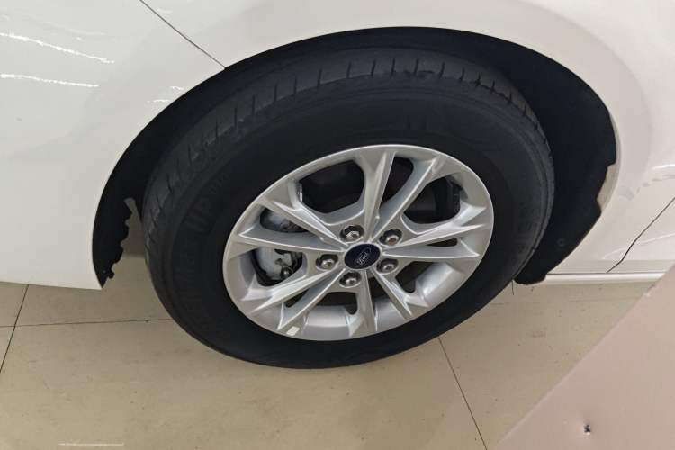 Used Ford Escort 2021 1.5L Automatic Platinum Edition Exterior 4